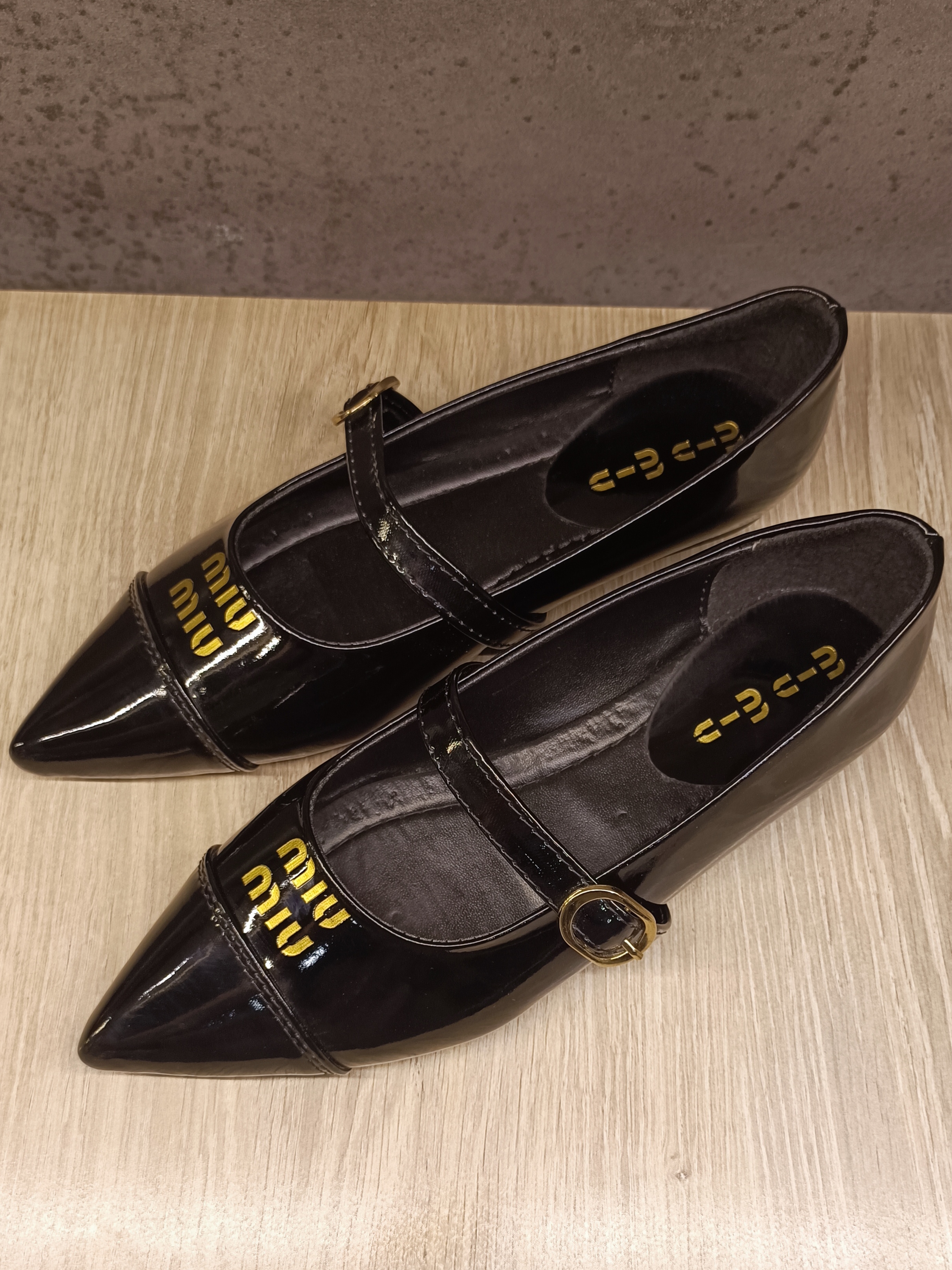 کفش تخت miu miu
